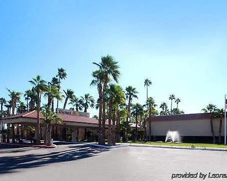 Ramada By Wyndham Yuma Motel Bagian luar foto