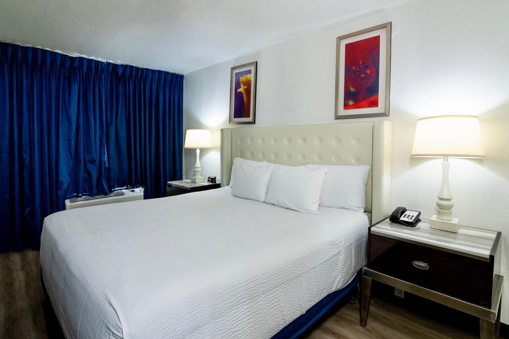 Ramada By Wyndham Yuma Motel Bagian luar foto